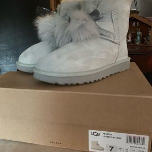 Uggs Gita Pom Pom boots